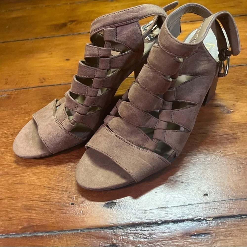 Franco Sarto Grady cognac block heel cutout design straps women’s size 10 EUC